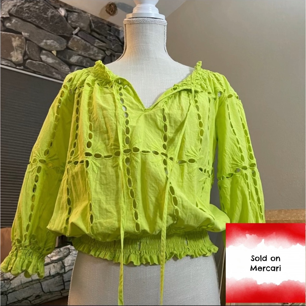 🛍 Lime colored eyelet top